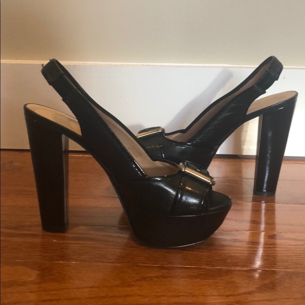 Joan and David brand new heals in a size 8.